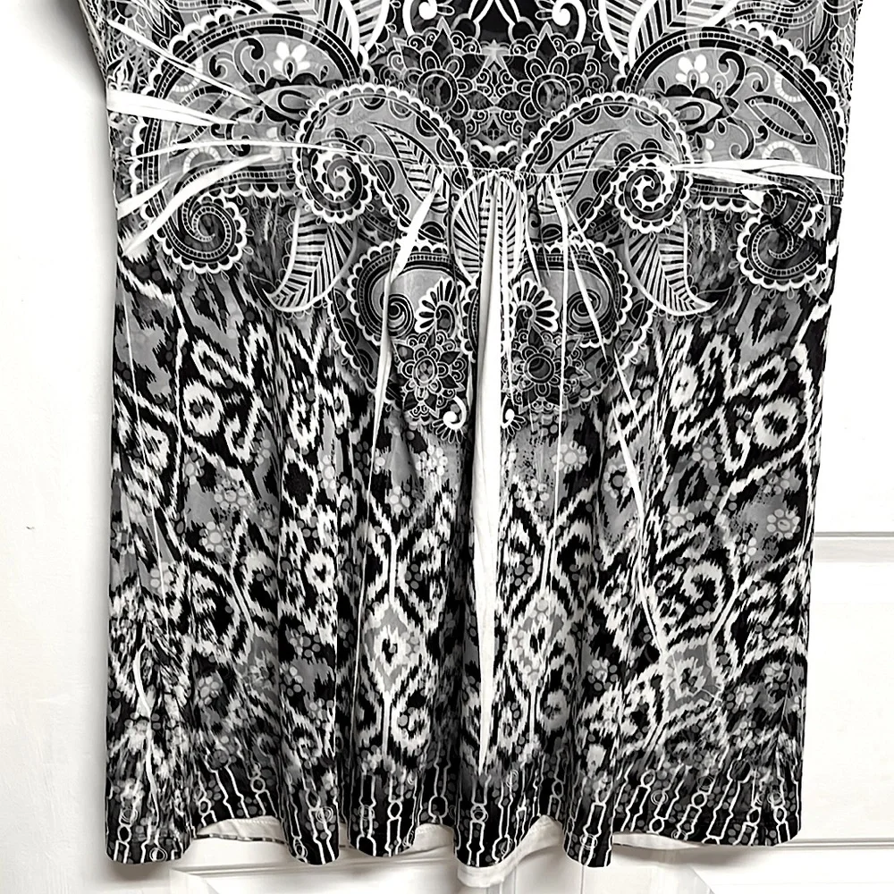 Apt 9 Black Gray White Paisley Print Rhinestone V Neck Flutter Sleeve Top Size M